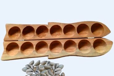 Traditional Wooden Pallanguzhi  With Sovi Box